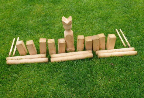 Kubb spel, foto door Peter Voeth